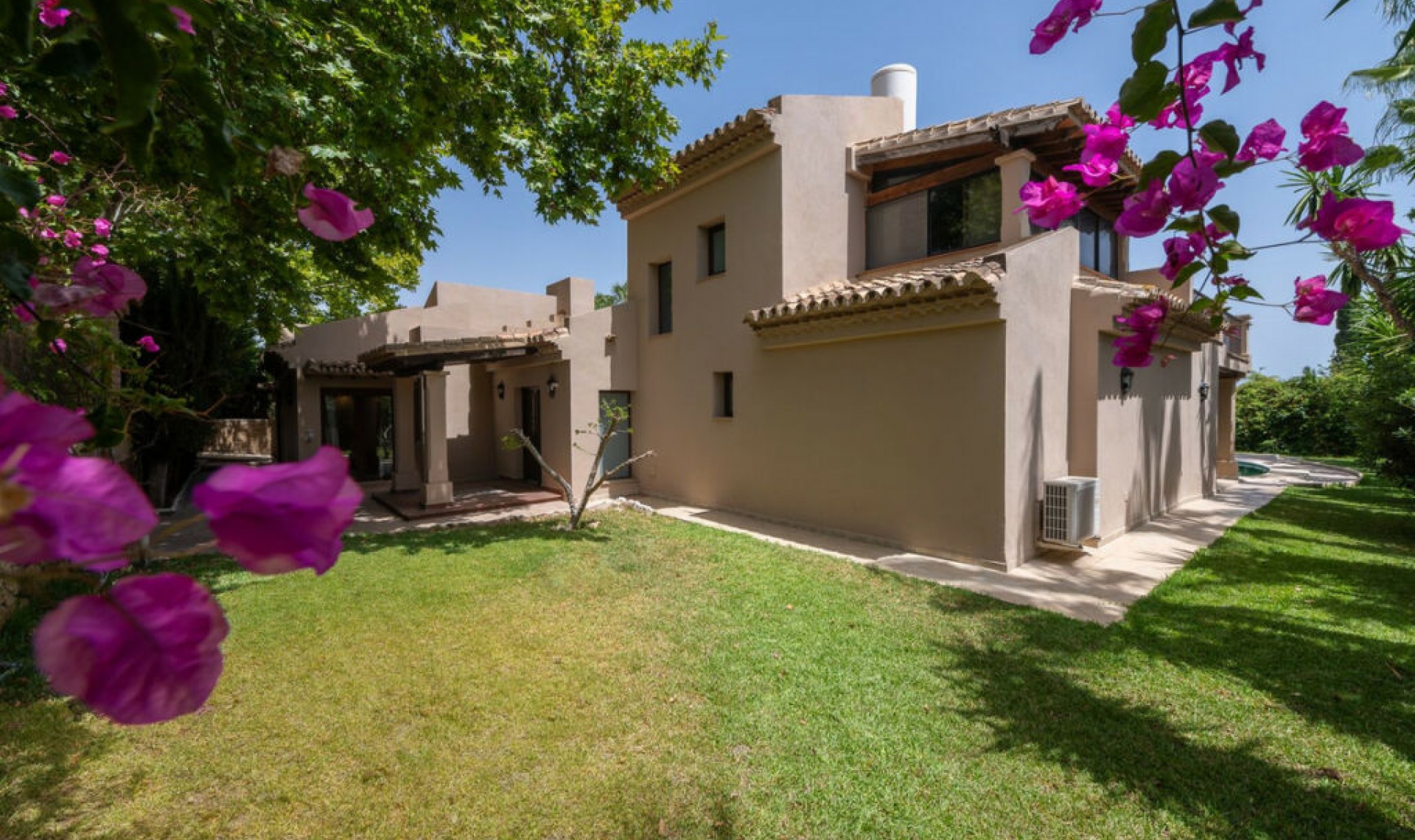 Resale - House -
The Golden Mile