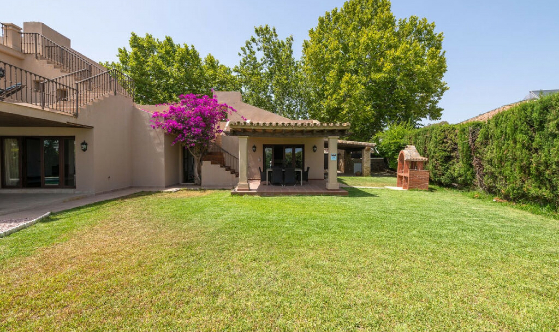 Resale - House -
The Golden Mile