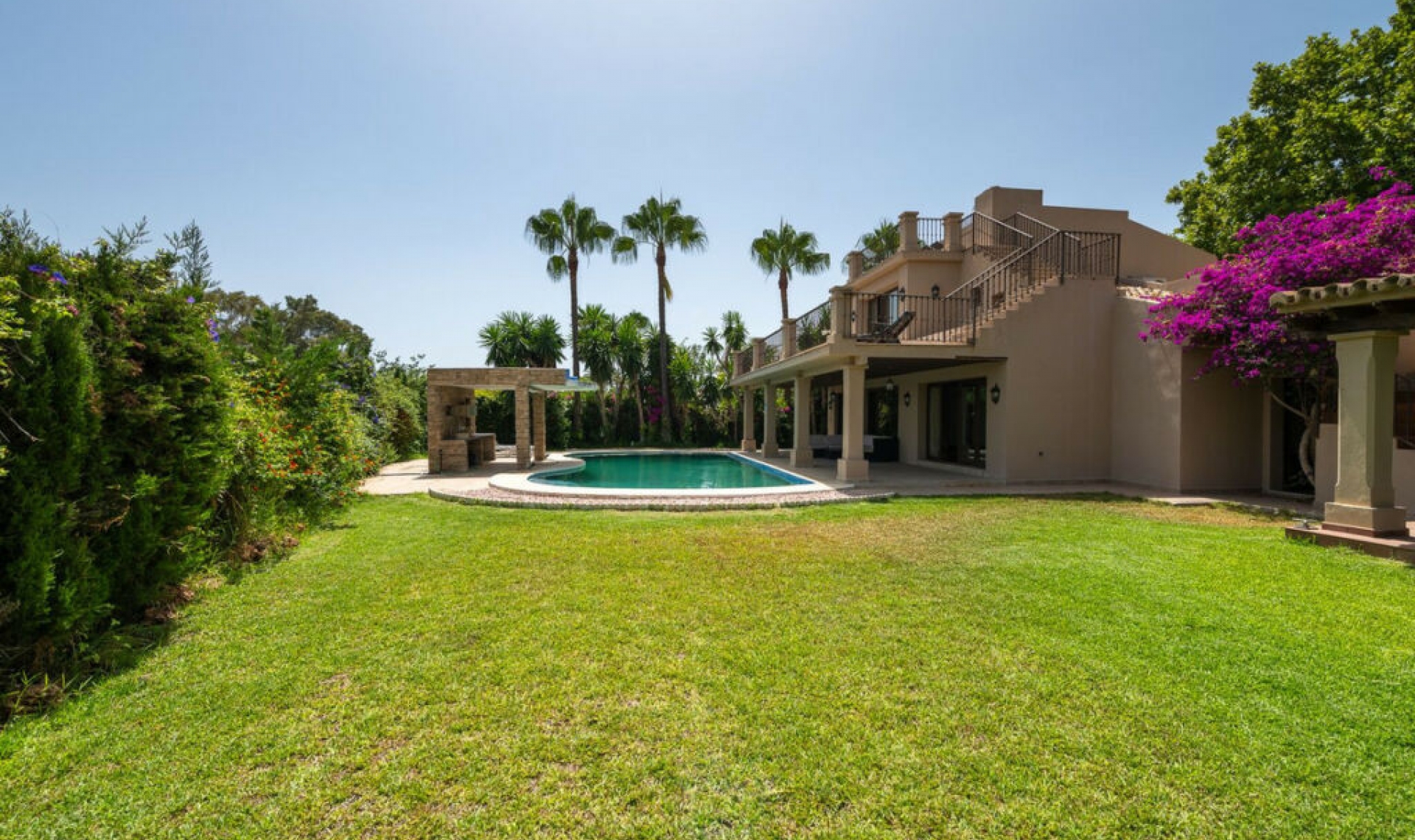 Resale - House -
The Golden Mile