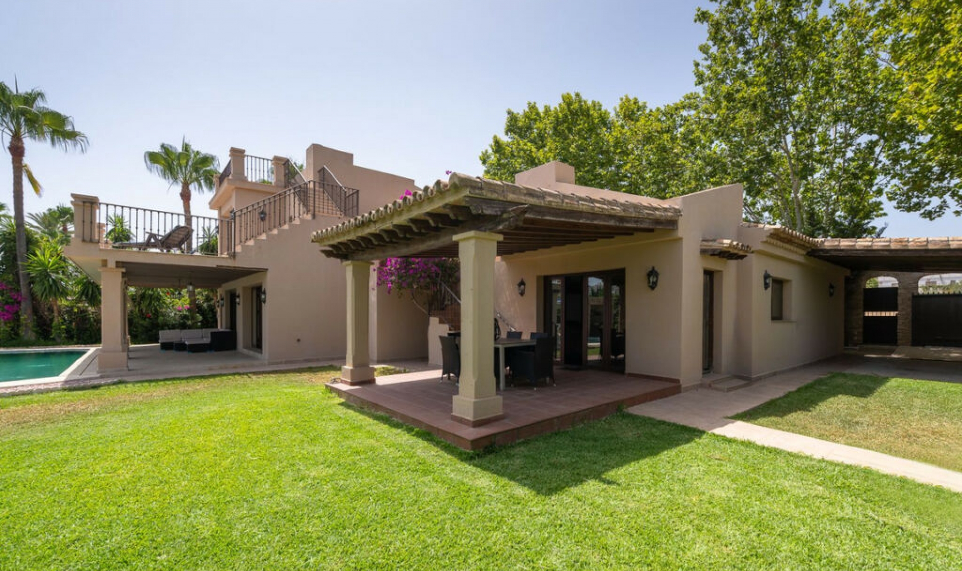 Resale - House -
The Golden Mile