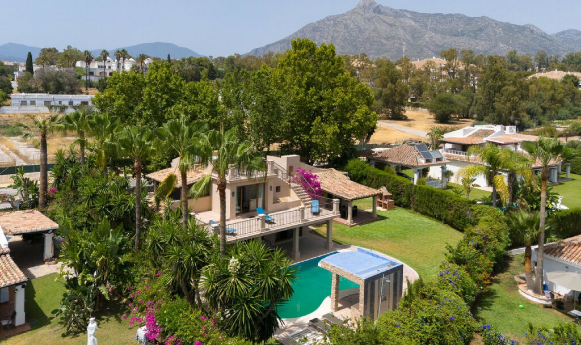 Resale - House -
The Golden Mile