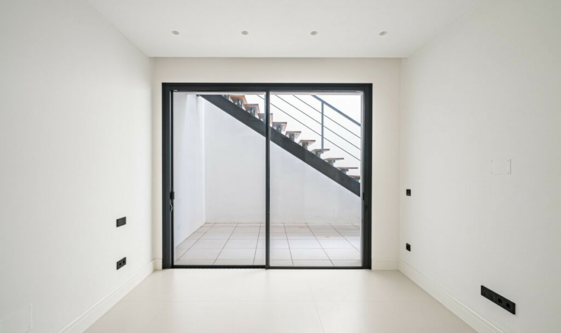 Resale - House -
The Golden Mile