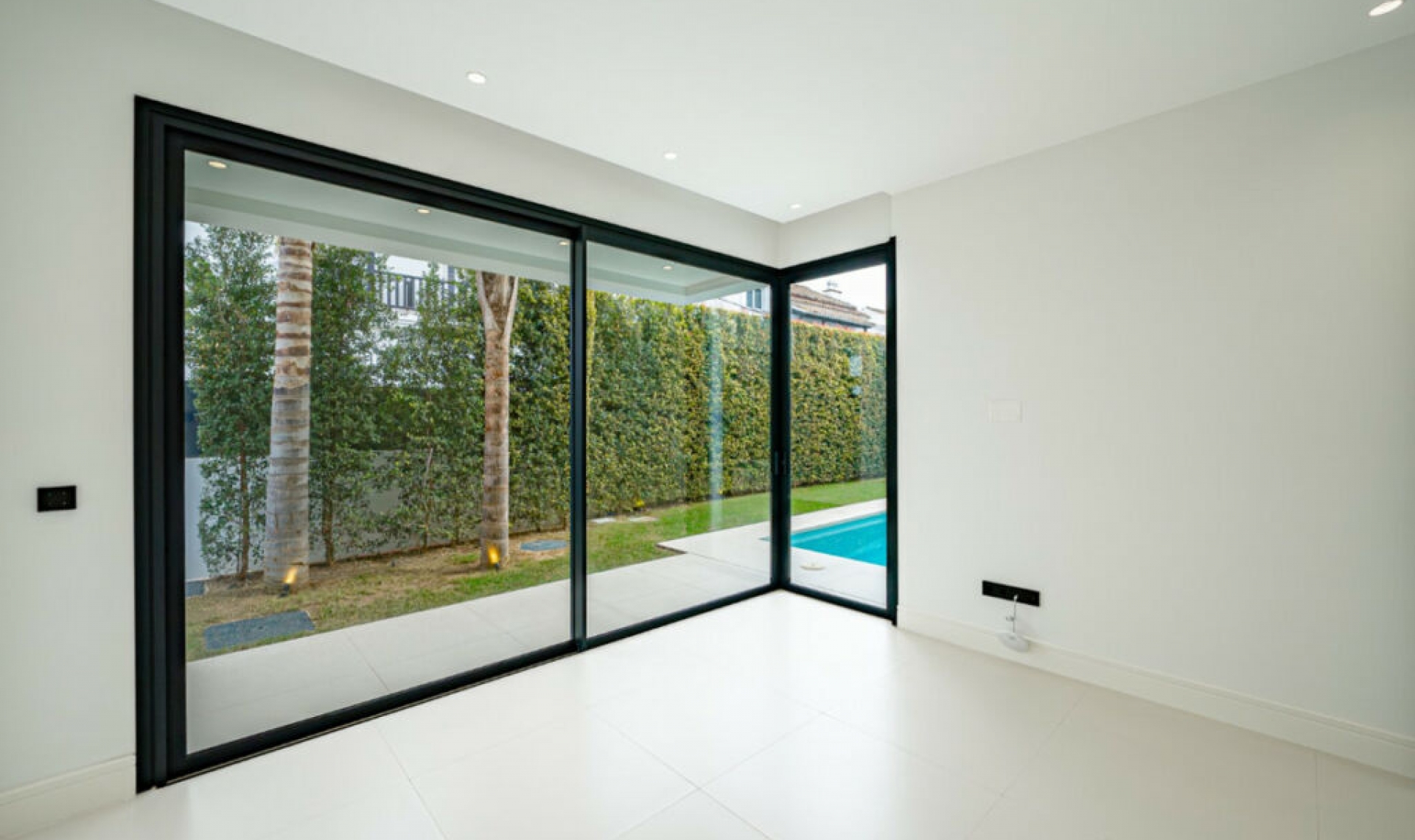 Resale - House -
The Golden Mile
