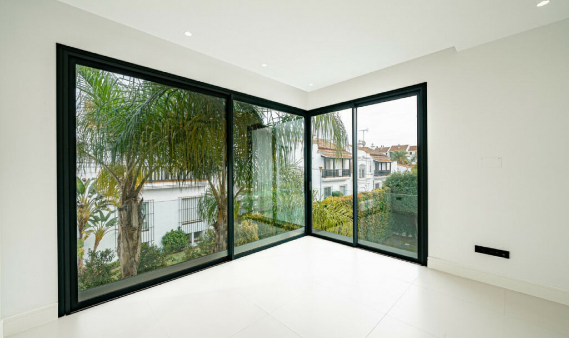 Resale - House -
The Golden Mile
