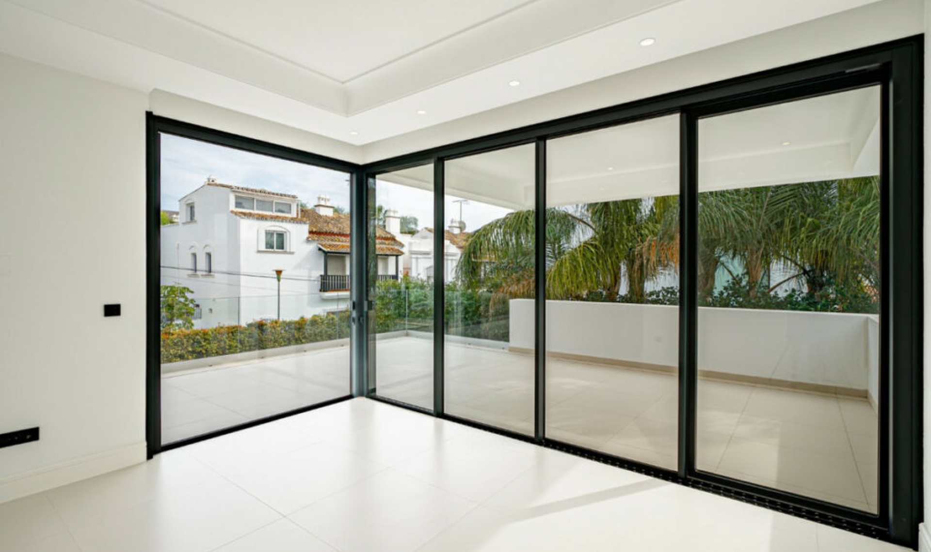 Resale - House -
The Golden Mile