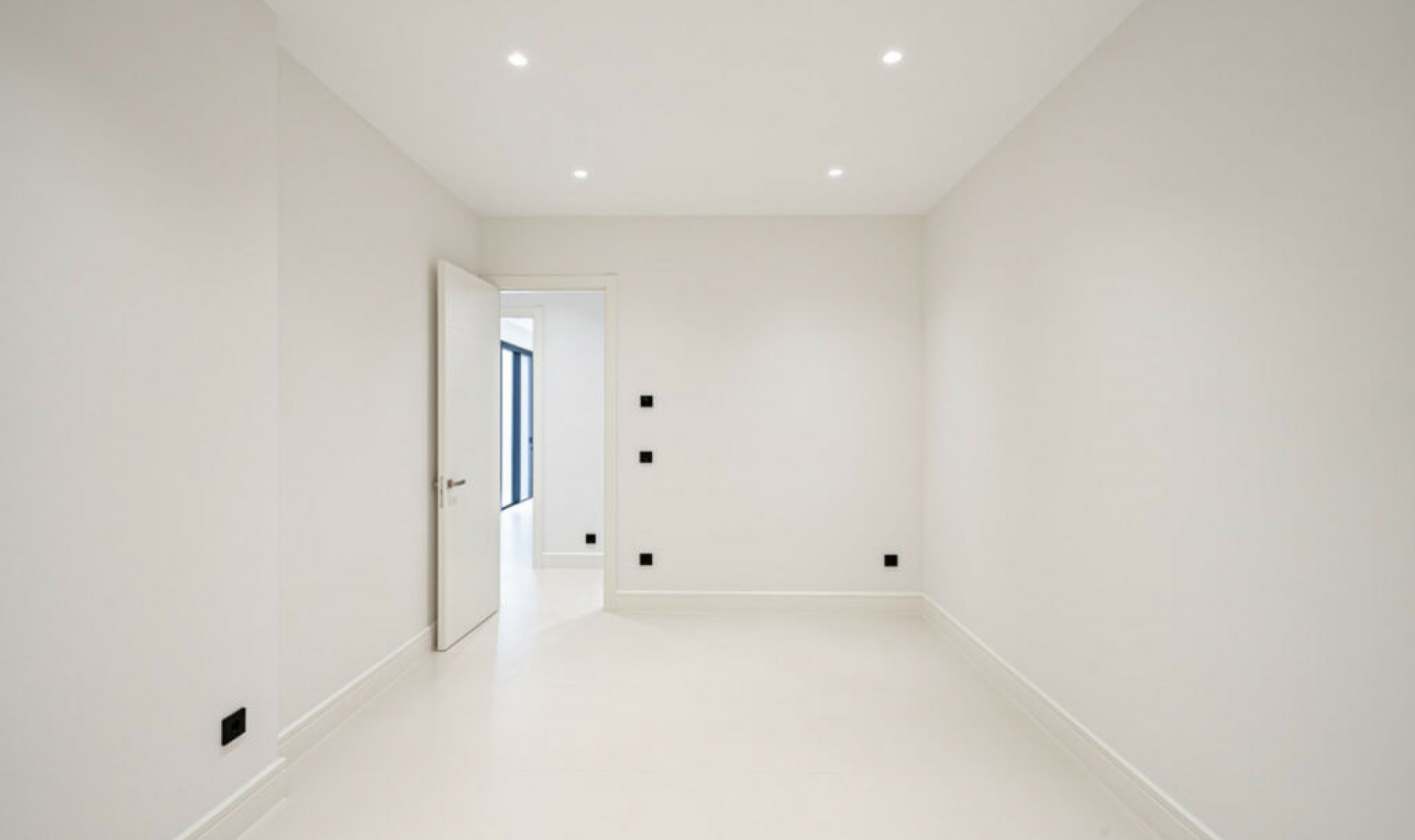 Resale - House -
The Golden Mile
