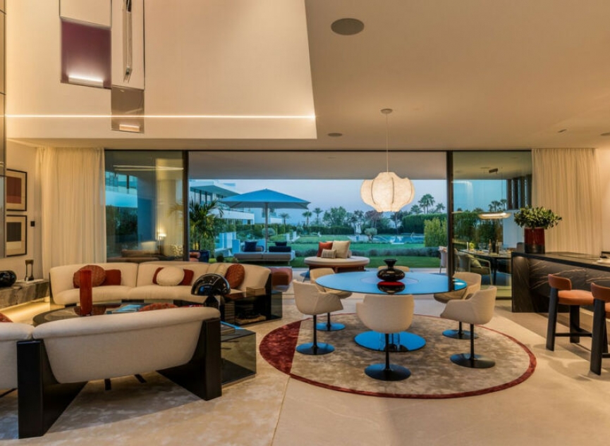 Resale - House -
The Golden Mile