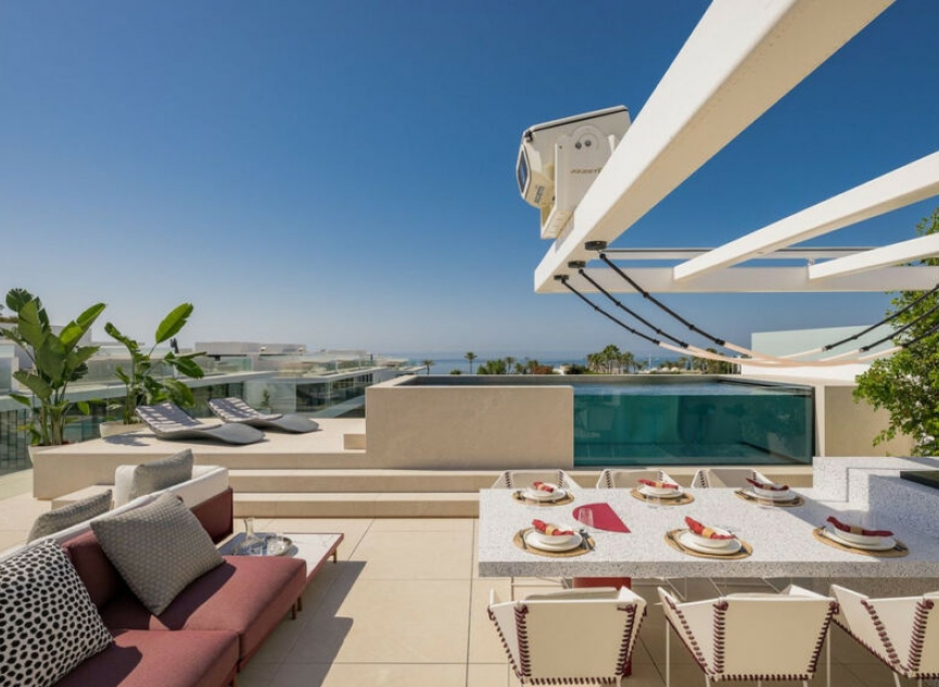 Resale - House -
The Golden Mile