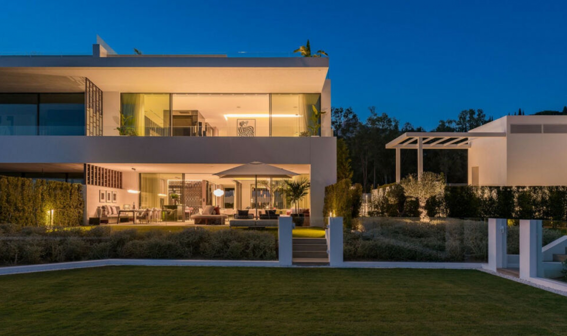 Resale - House -
The Golden Mile