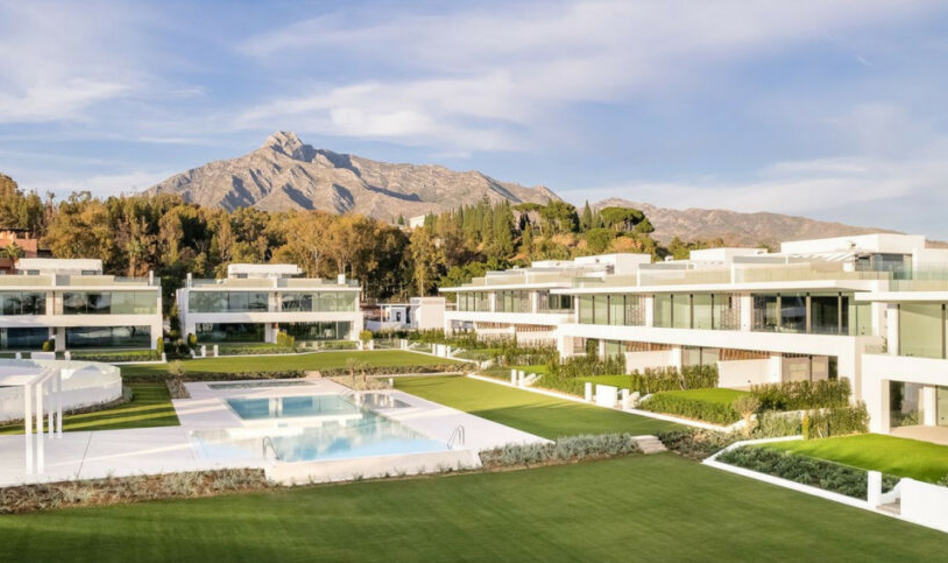 Resale - House -
The Golden Mile