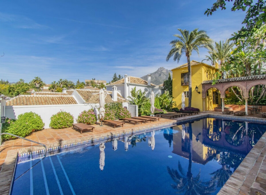 Resale - House -
The Golden Mile