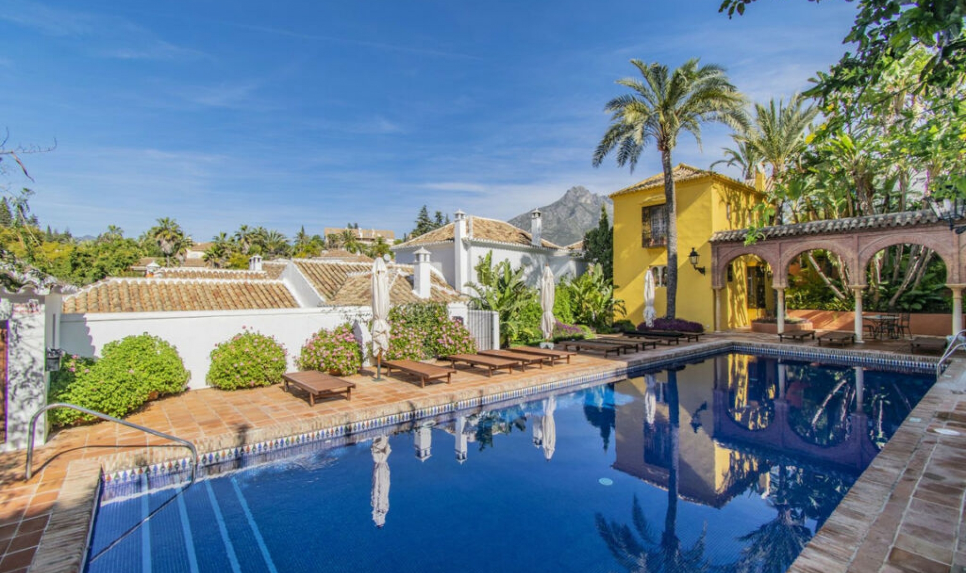 Resale - House -
The Golden Mile
