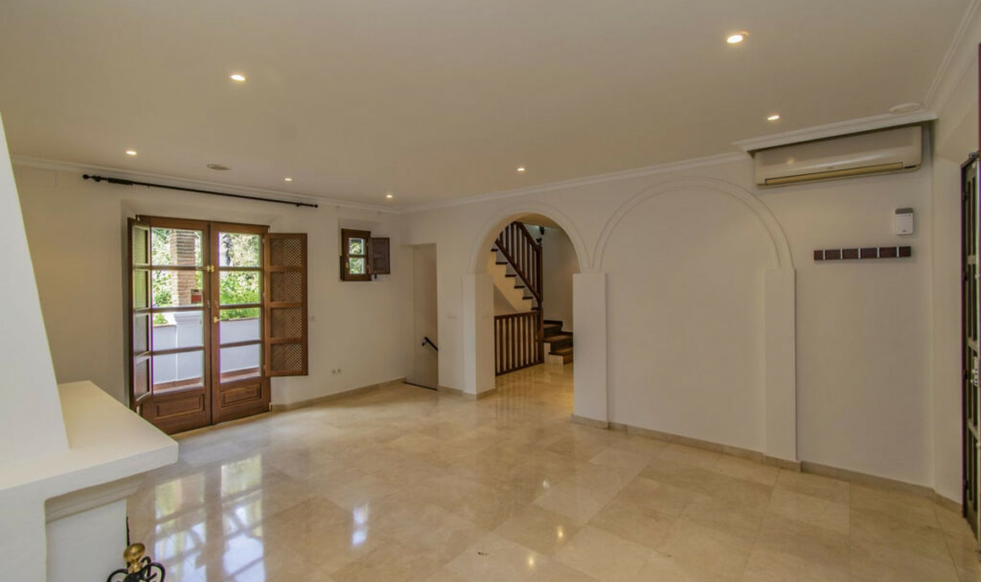 Resale - House -
The Golden Mile
