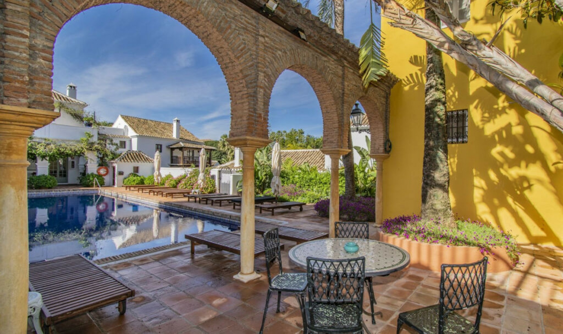 Resale - House -
The Golden Mile
