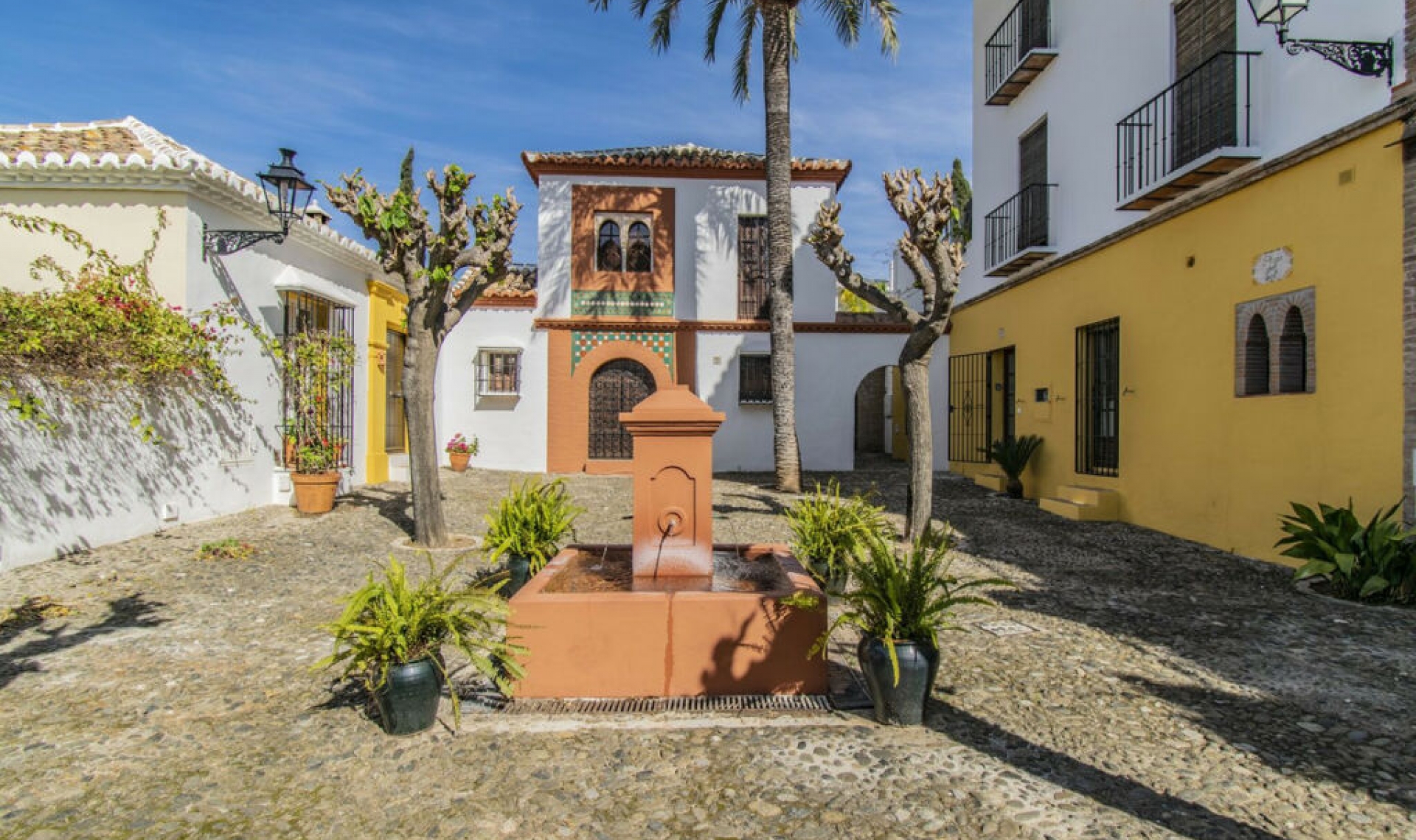 Resale - House -
The Golden Mile