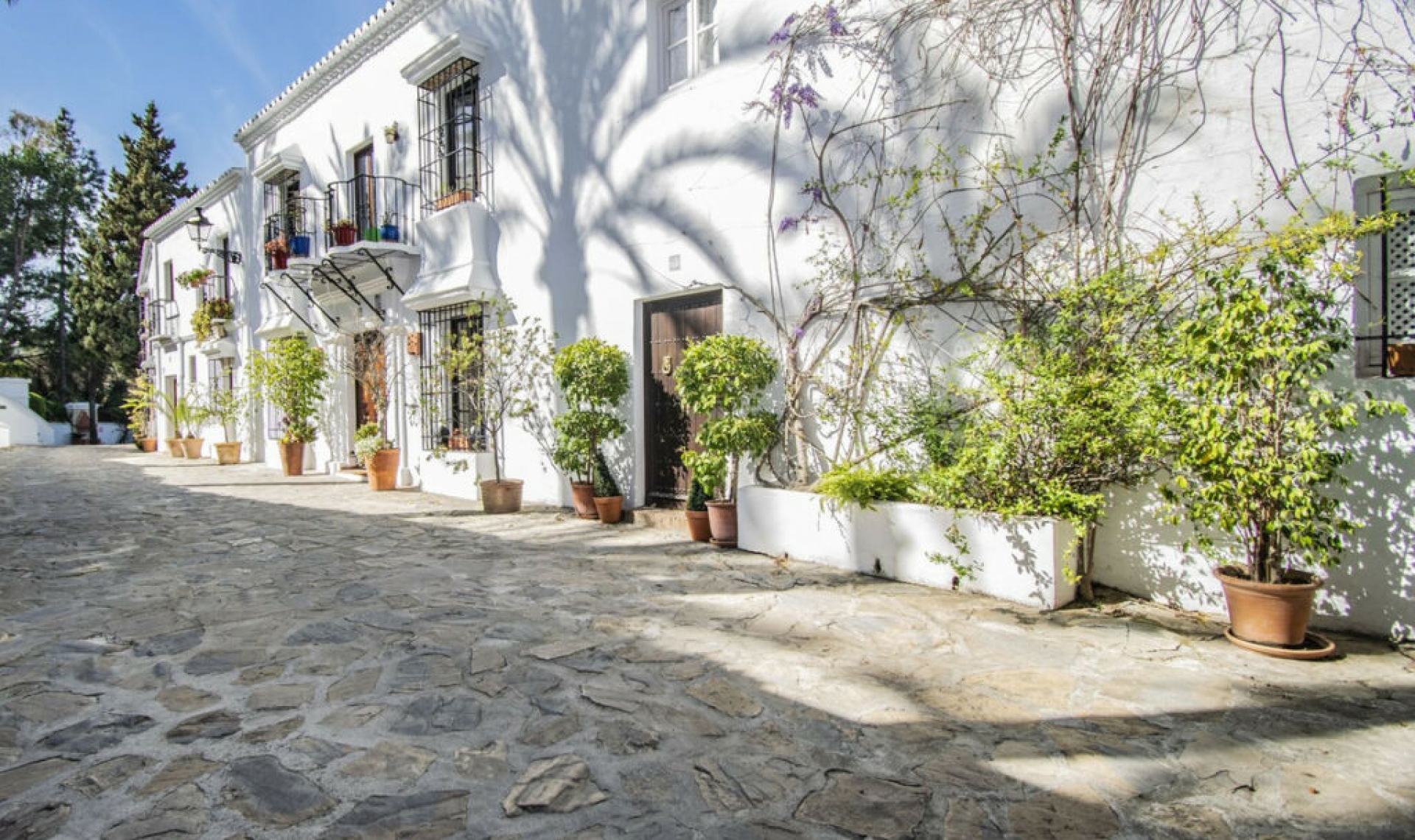Resale - House -
The Golden Mile