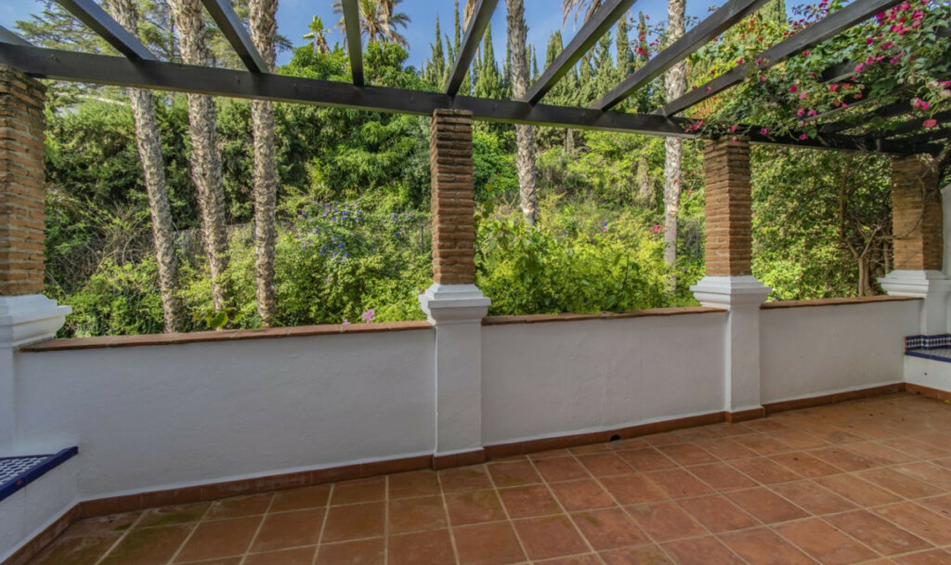 Resale - House -
The Golden Mile