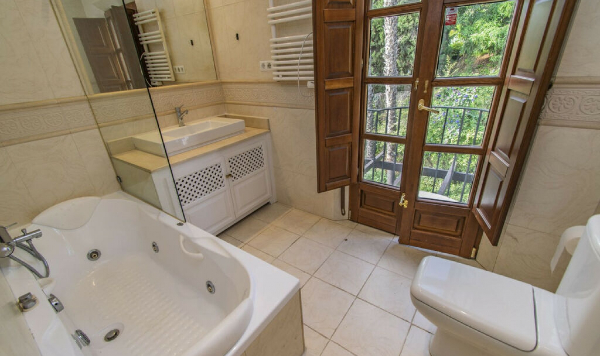 Resale - House -
The Golden Mile