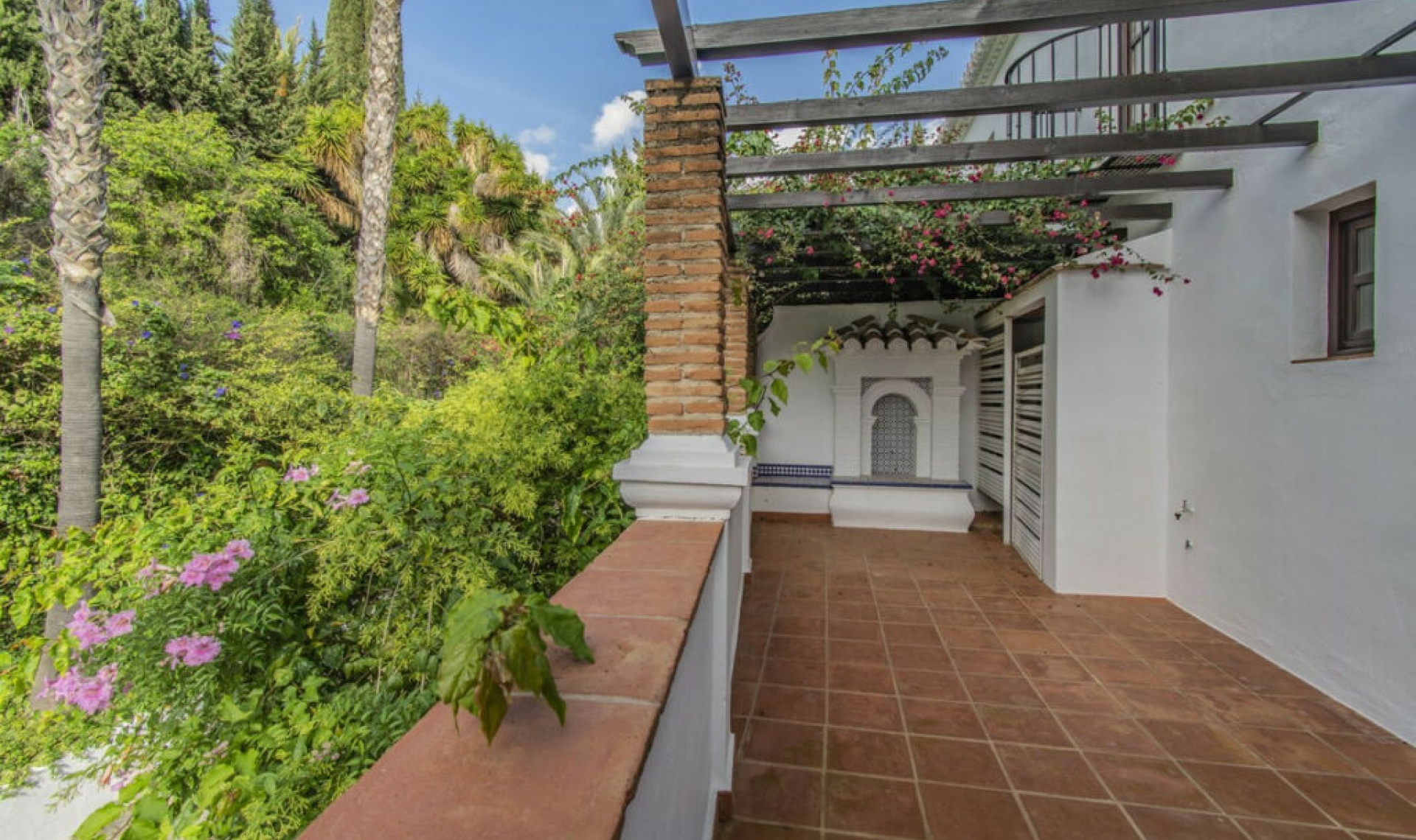 Resale - House -
The Golden Mile
