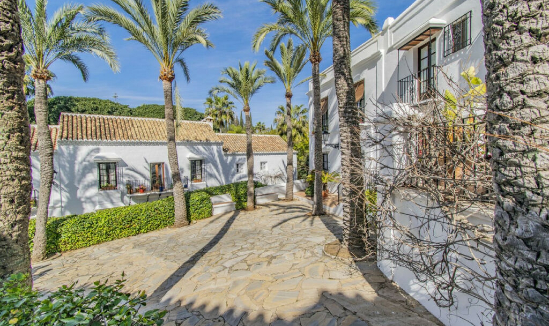 Resale - House -
The Golden Mile
