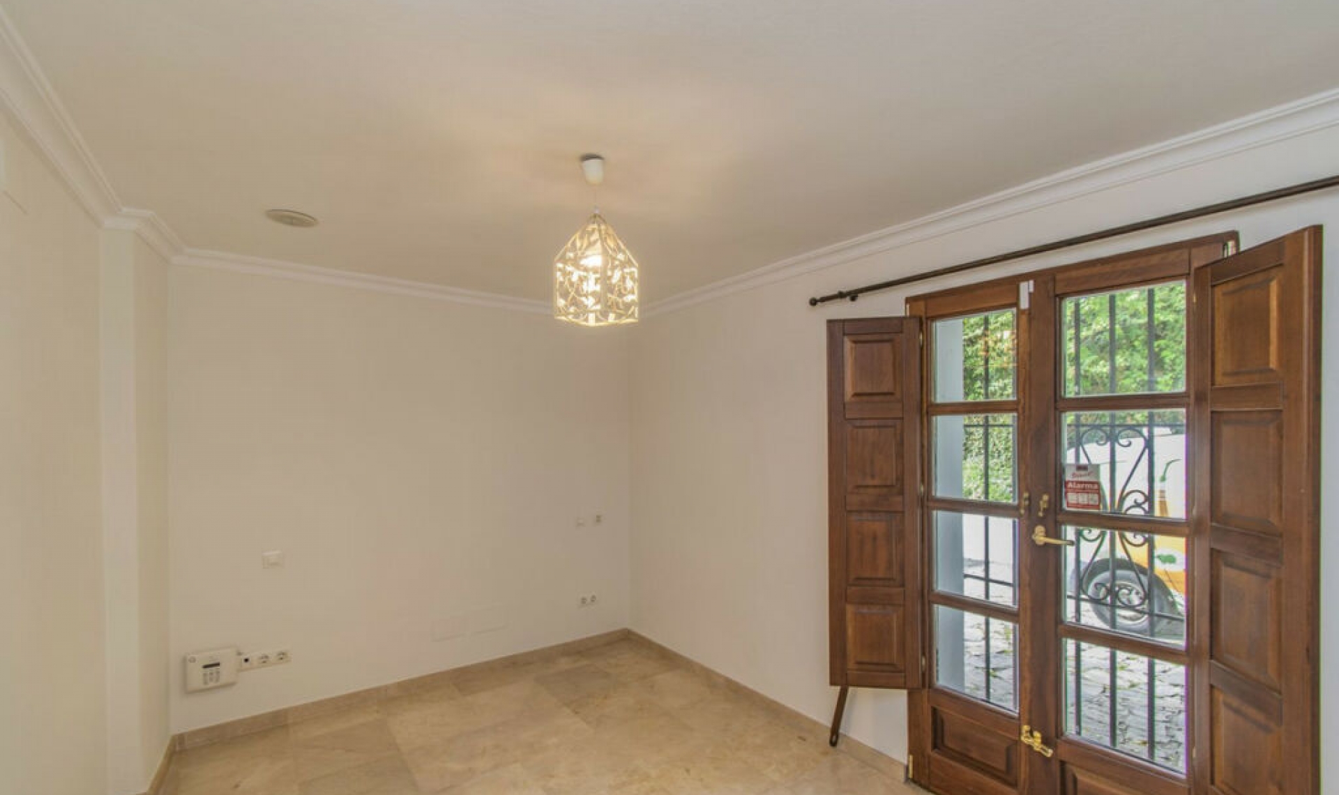Resale - House -
The Golden Mile