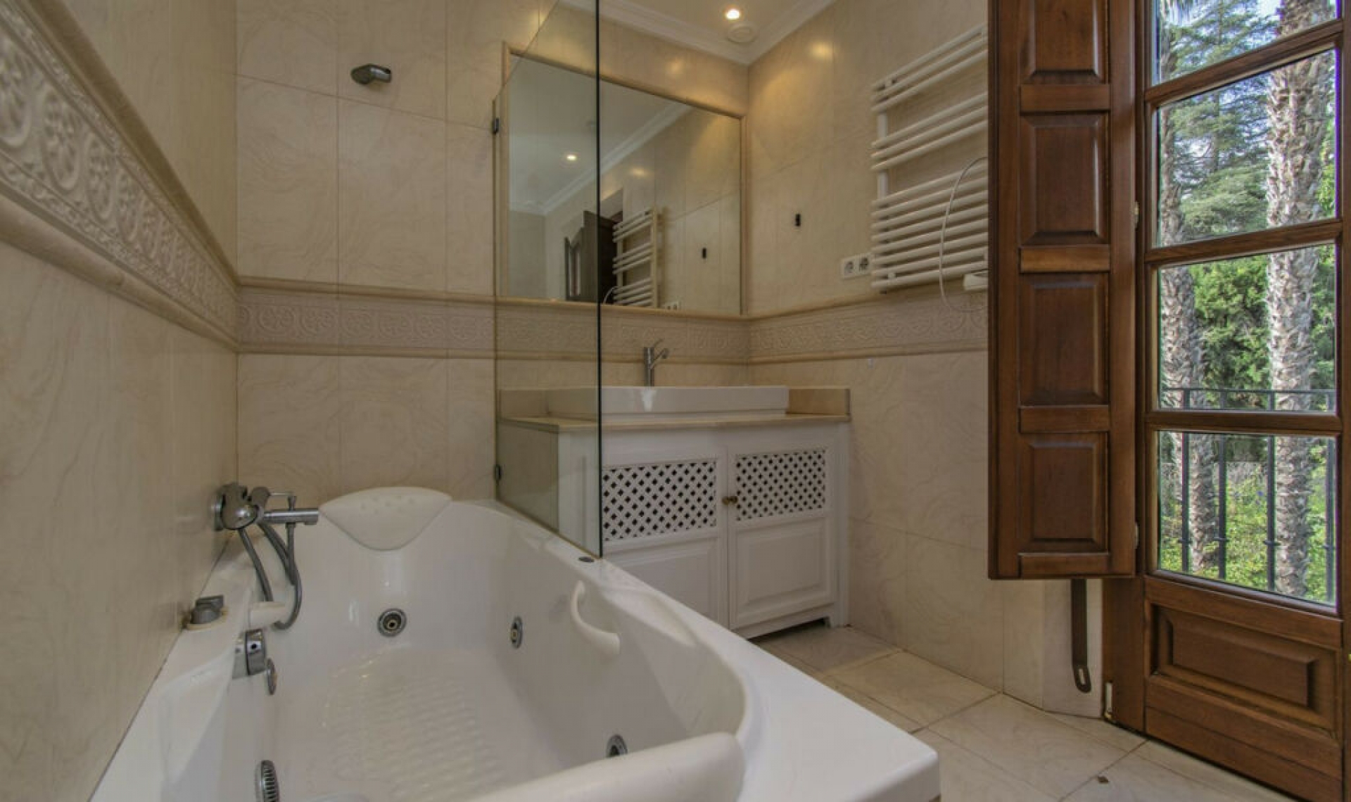 Resale - House -
The Golden Mile