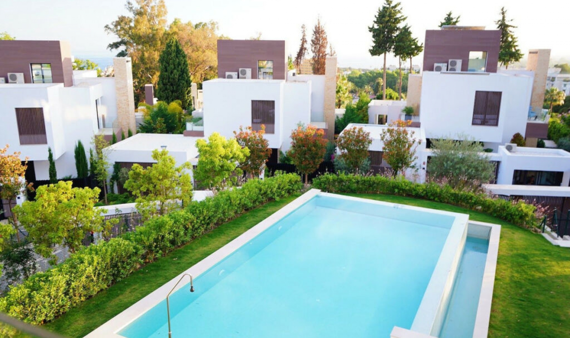 Resale - House -
The Golden Mile