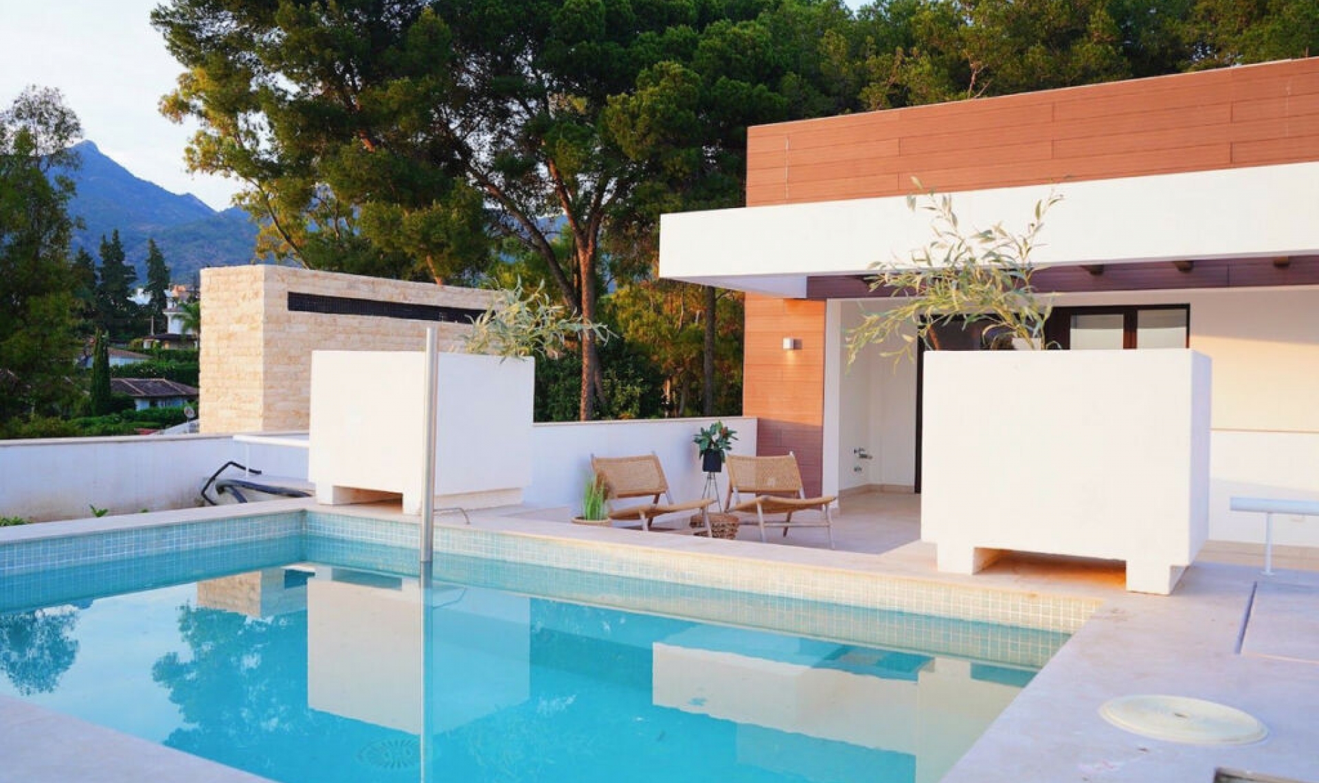 Resale - House -
The Golden Mile