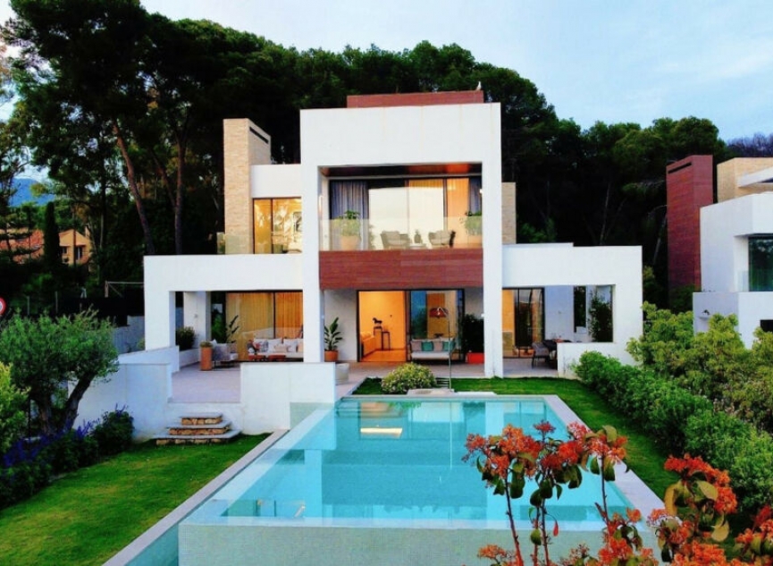 Resale - House -
The Golden Mile