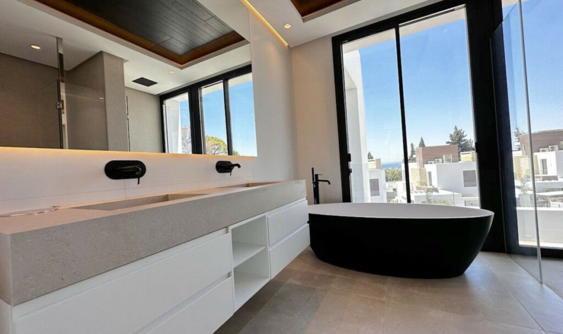 Resale - House -
The Golden Mile