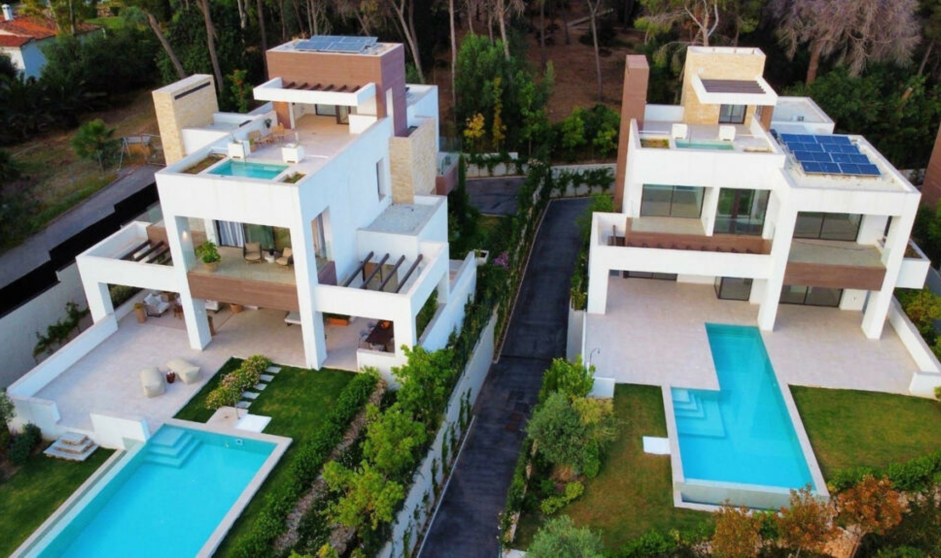 Resale - House -
The Golden Mile