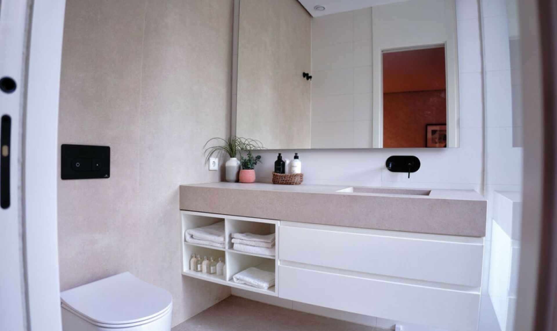 Resale - House -
The Golden Mile