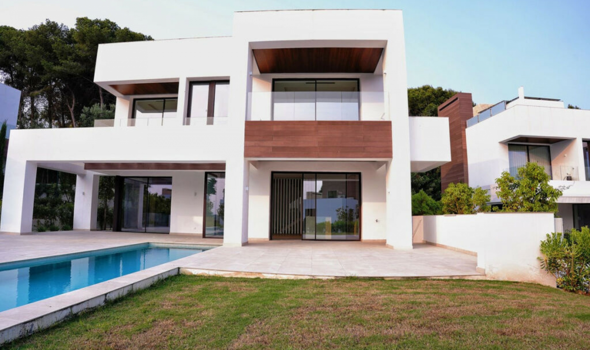 Resale - House -
The Golden Mile