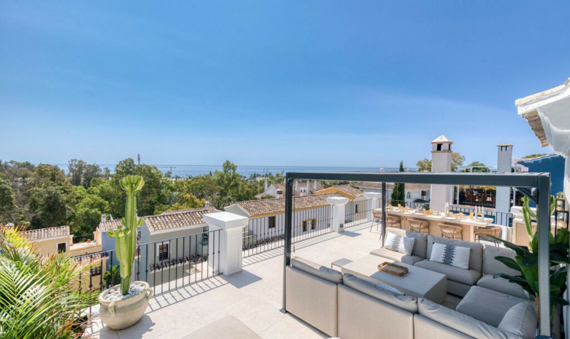 Resale - House -
The Golden Mile
