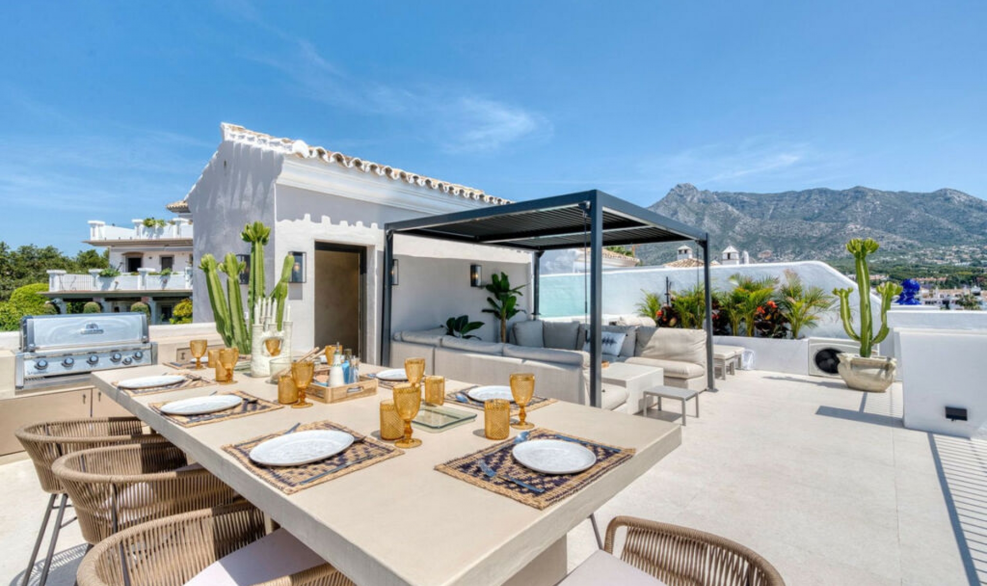 Resale - House -
The Golden Mile