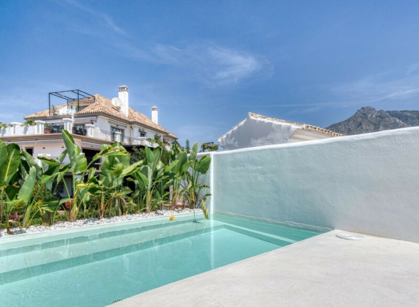 Resale - House -
The Golden Mile