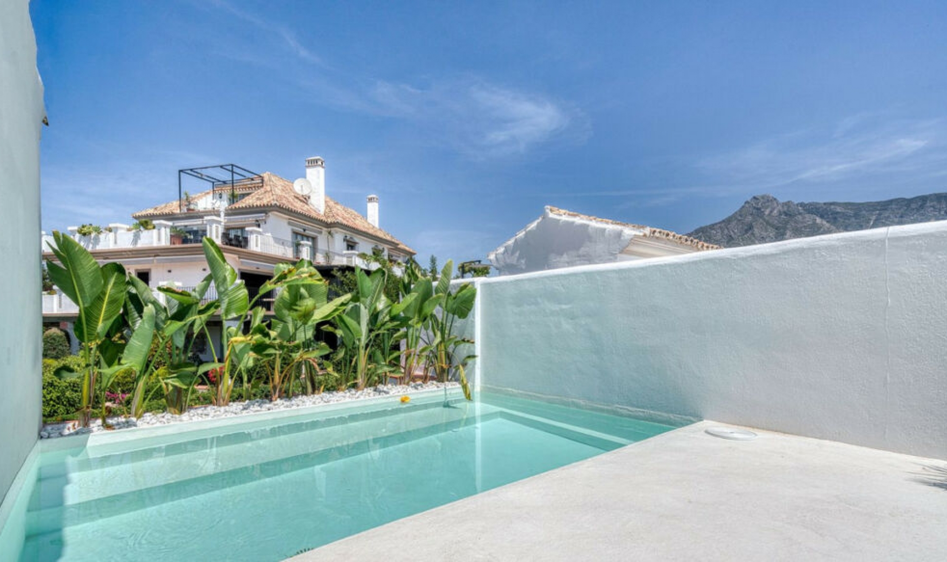Resale - House -
The Golden Mile