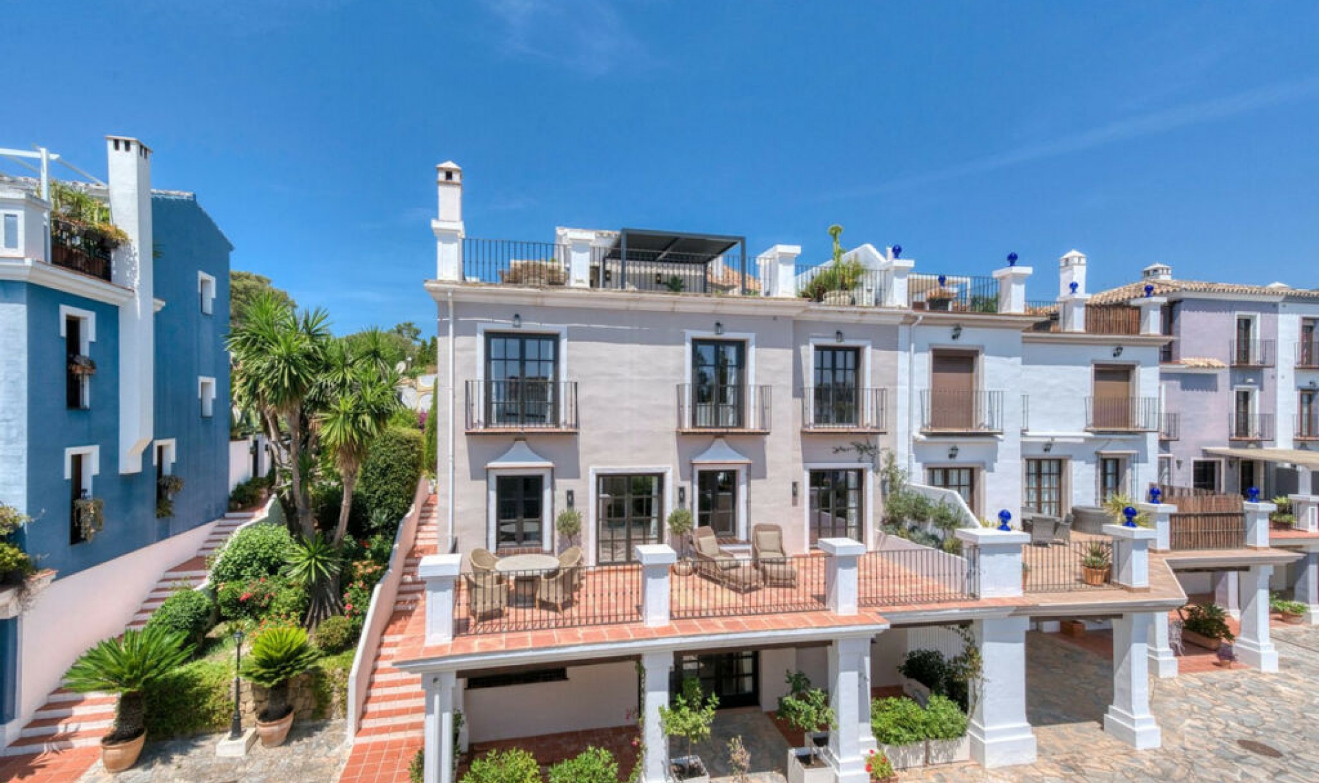 Resale - House -
The Golden Mile