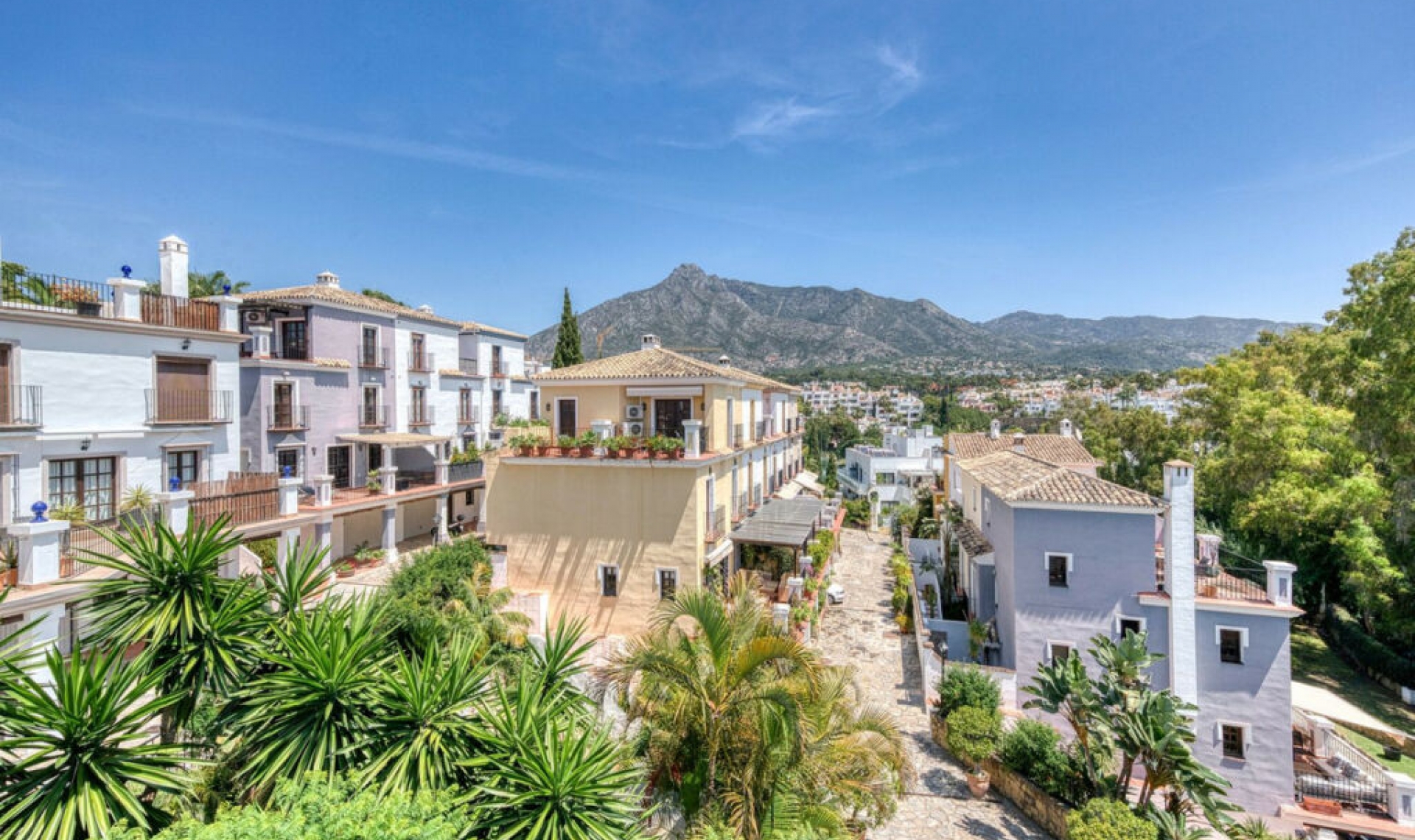 Resale - House -
The Golden Mile
