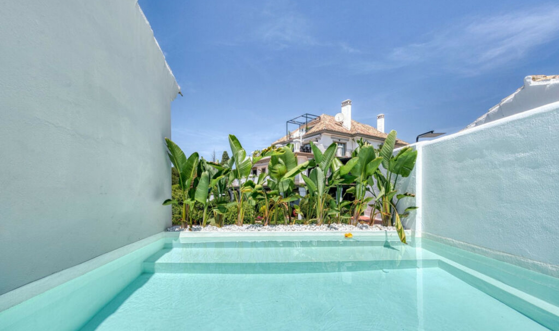 Resale - House -
The Golden Mile