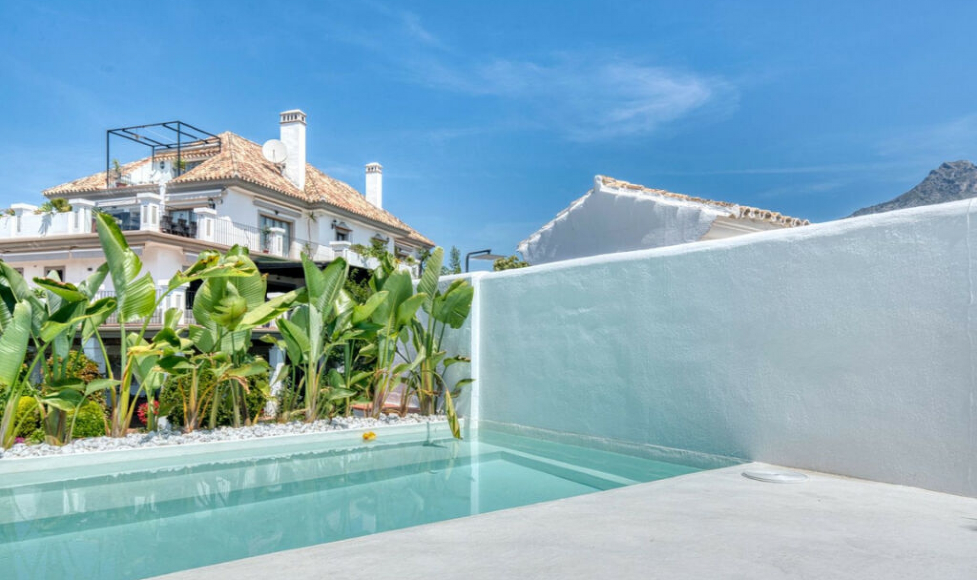 Resale - House -
The Golden Mile