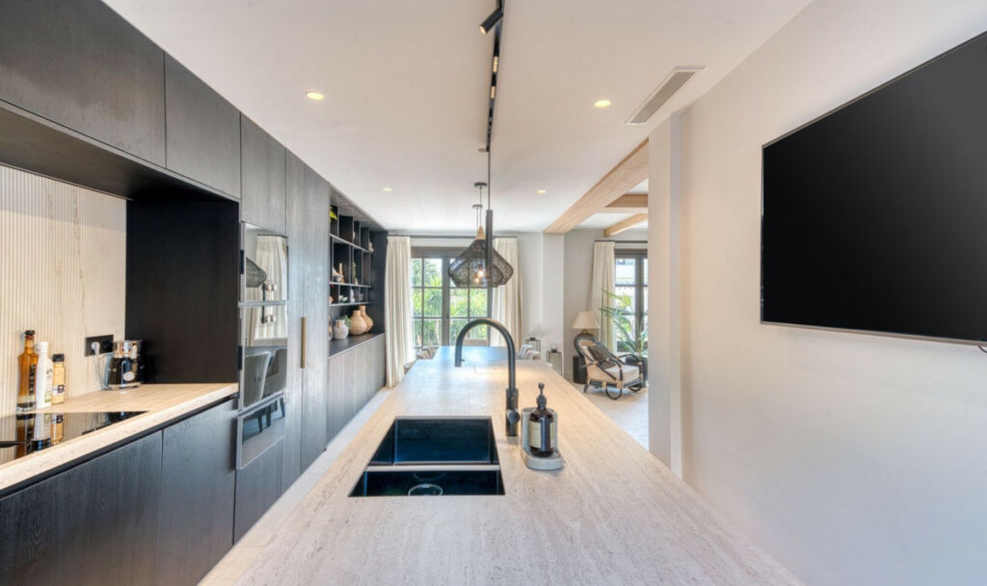 Resale - House -
The Golden Mile