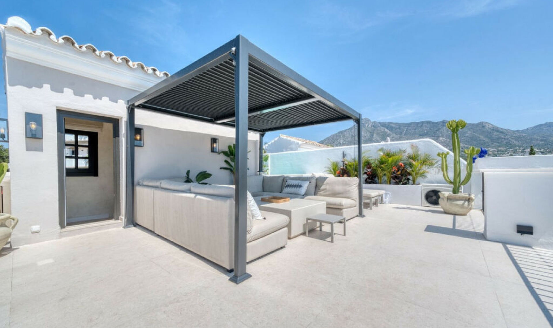 Resale - House -
The Golden Mile