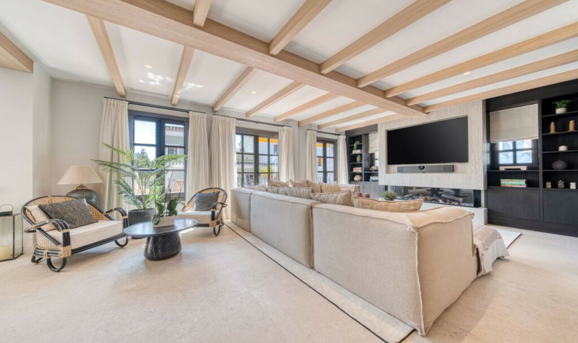 Resale - House -
The Golden Mile