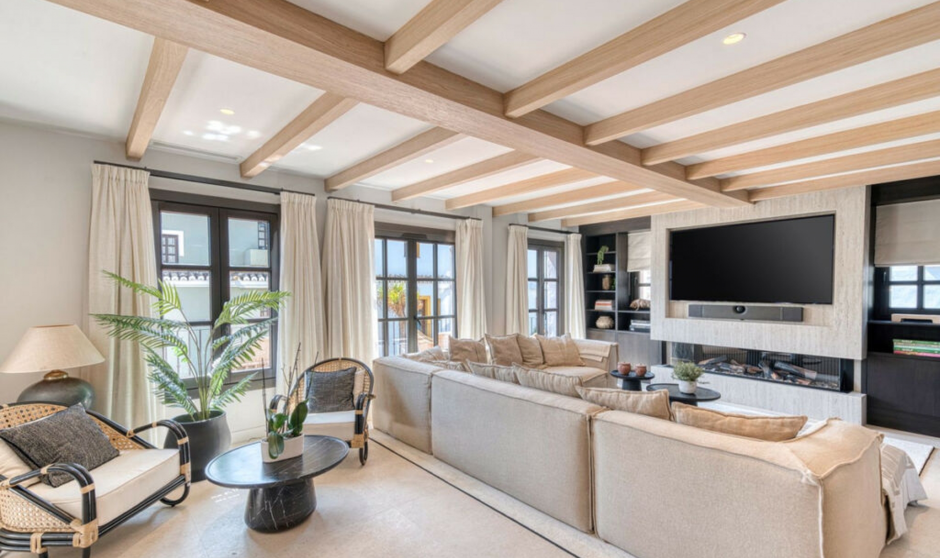 Resale - House -
The Golden Mile