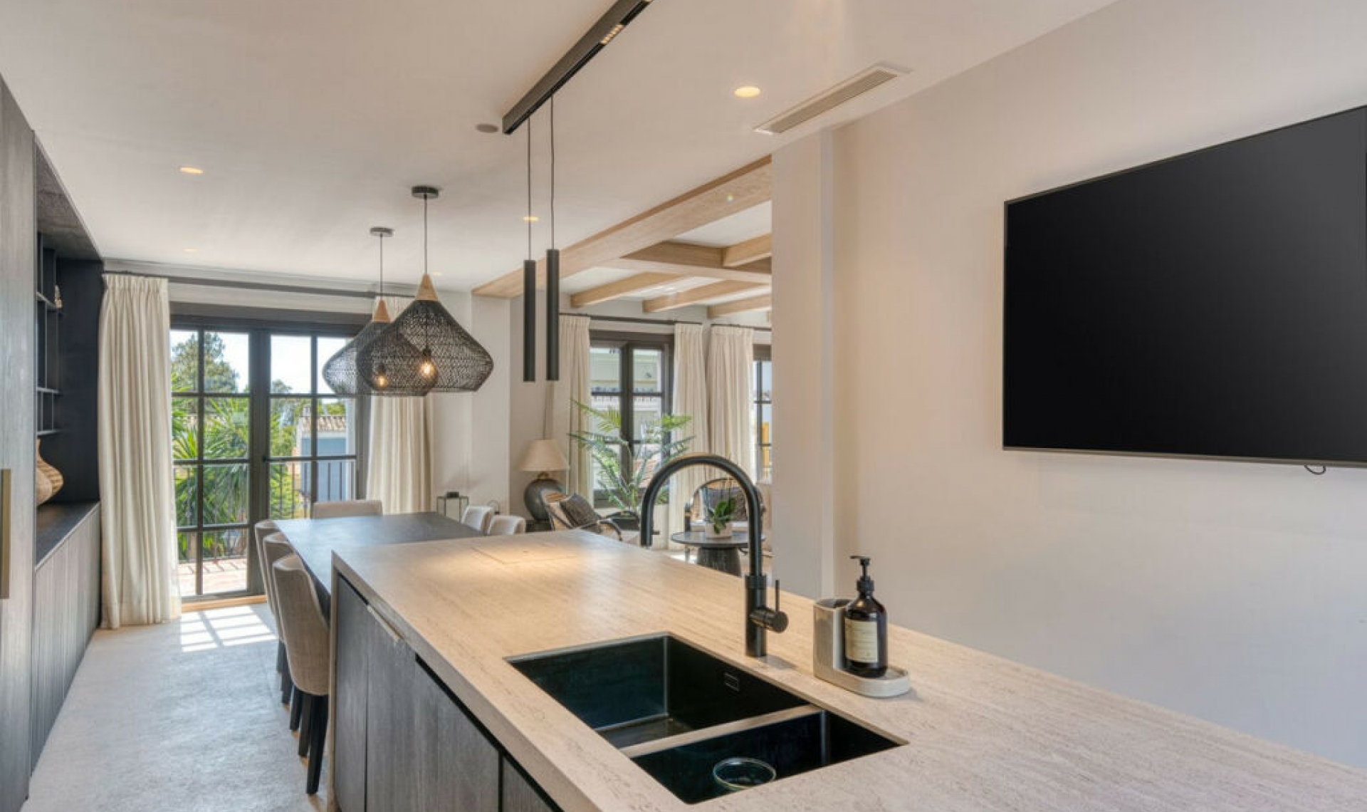 Resale - House -
The Golden Mile
