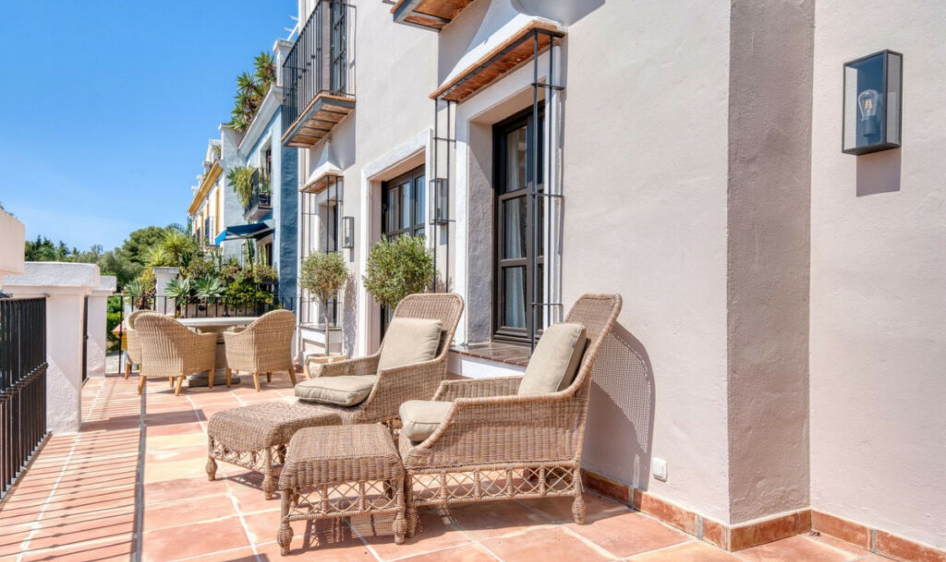 Resale - House -
The Golden Mile