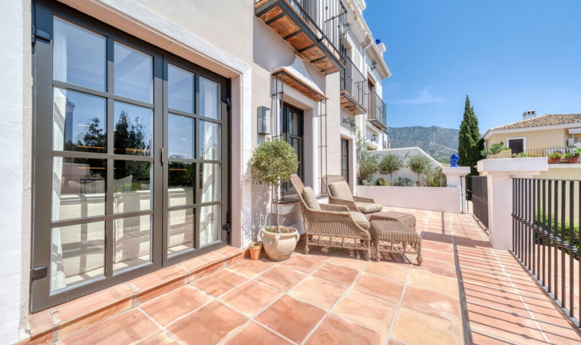 Resale - House -
The Golden Mile