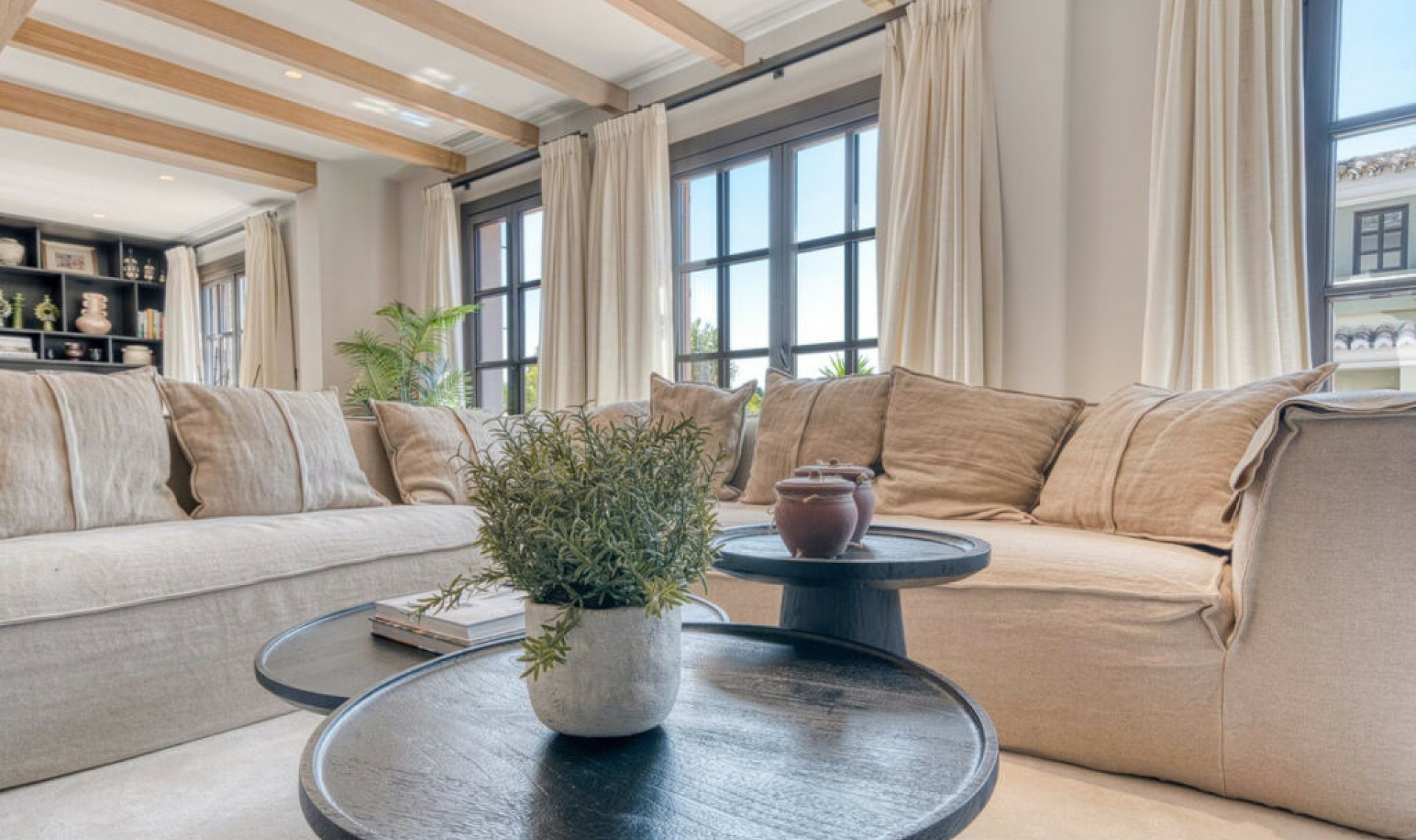 Resale - House -
The Golden Mile
