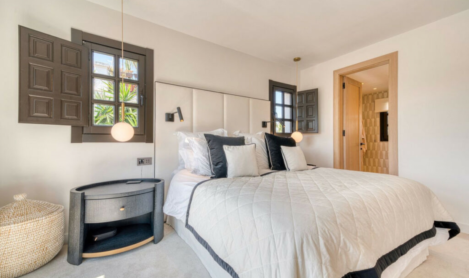 Resale - House -
The Golden Mile